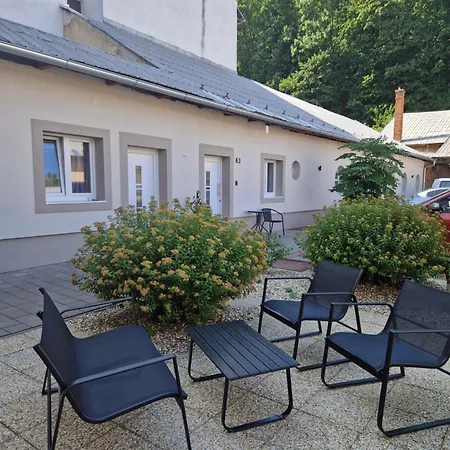 So Vstupom Do Privatneho Wellness A Vyhladom Na Hrad شقة