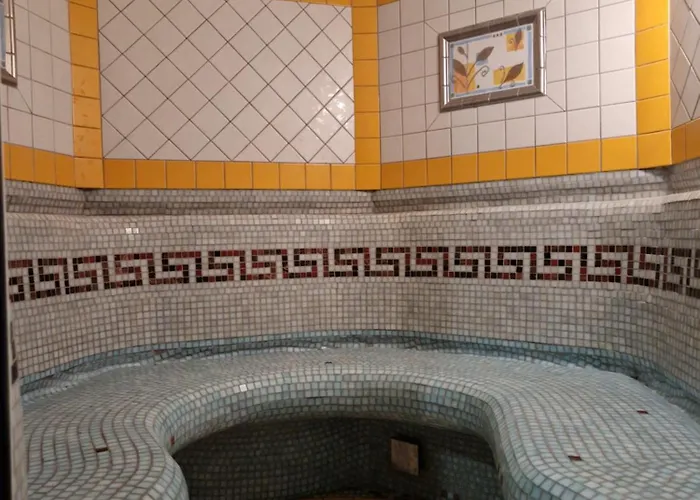 So Vstupom Do Privátneho Wellness A Výhľadom Na Hrad Trenčín