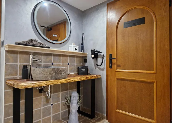 So Vstupom Do Privátneho Wellness A Výhľadom Na Hrad Trenčín